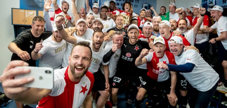 Vstupenky na nedělní derby